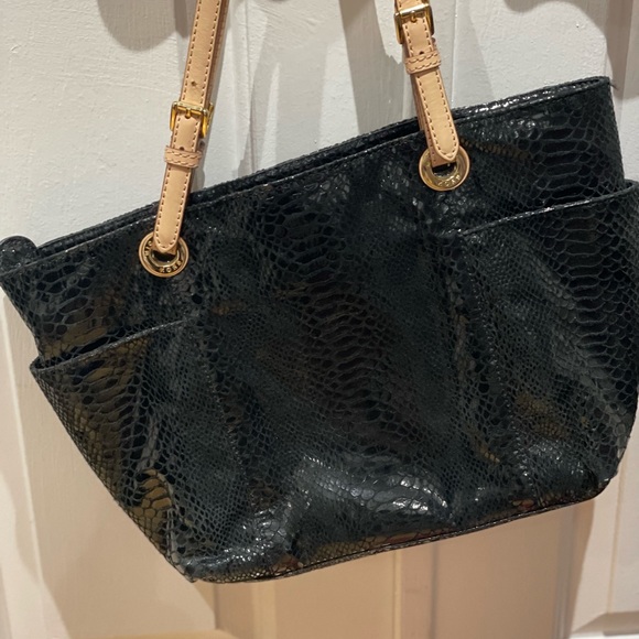 Black Michael Kors bag - Picture 6 of 8